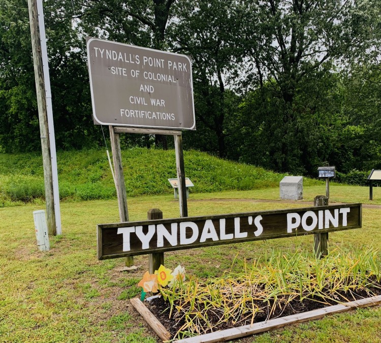 tyndalls-point-park-photo